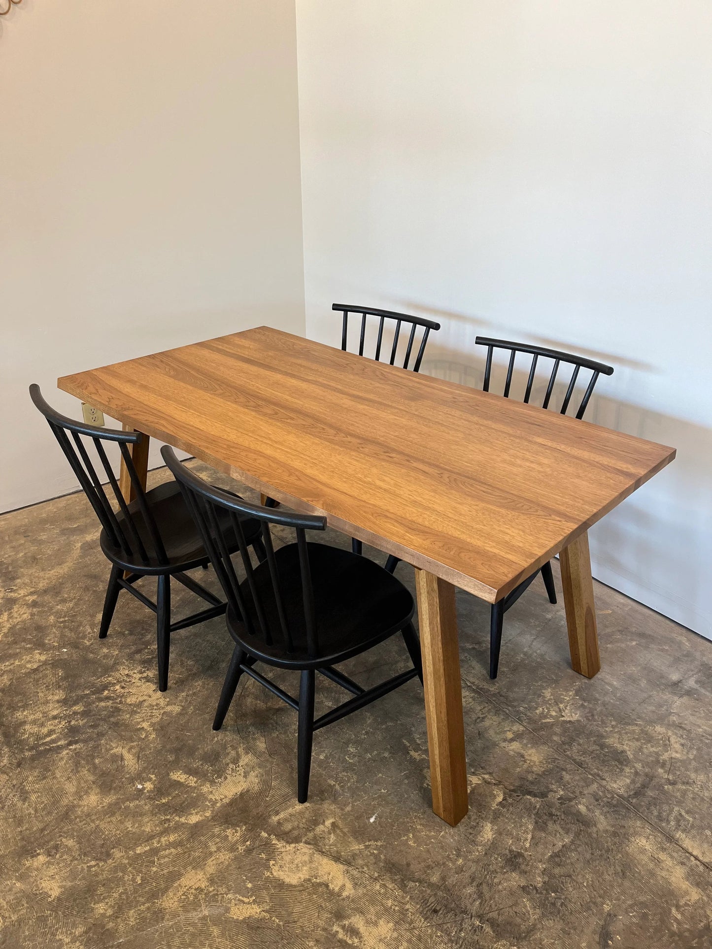 Ensemble de salle à manger avec table Ellington et chaises Barrington