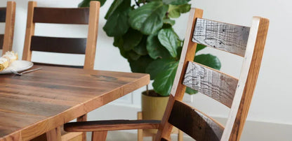 Chaise à dossier en échelle